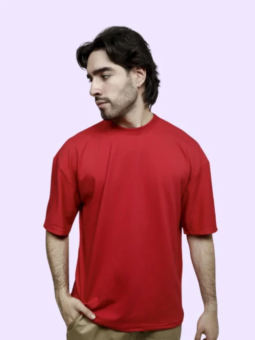 Camiseta overesize roja hombre frente