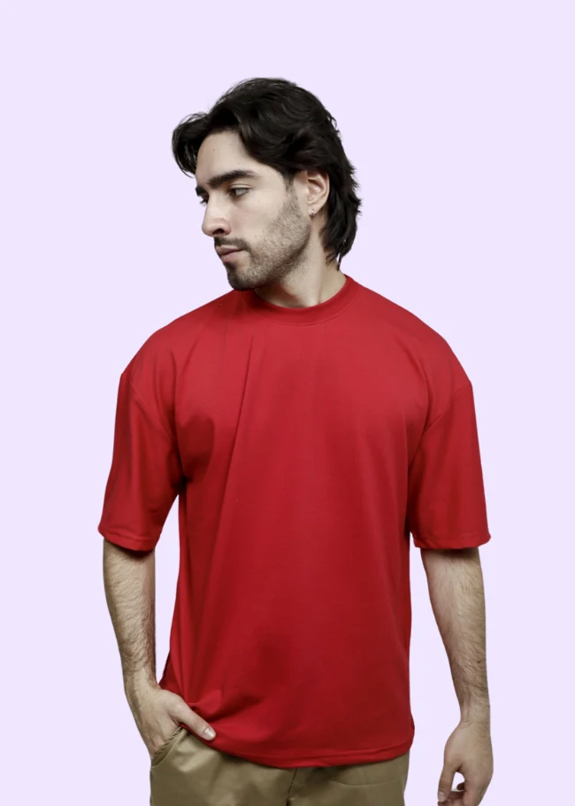 Camiseta overesize roja hombre frente