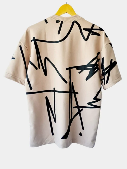 camiseta oversize estampada lineas beige